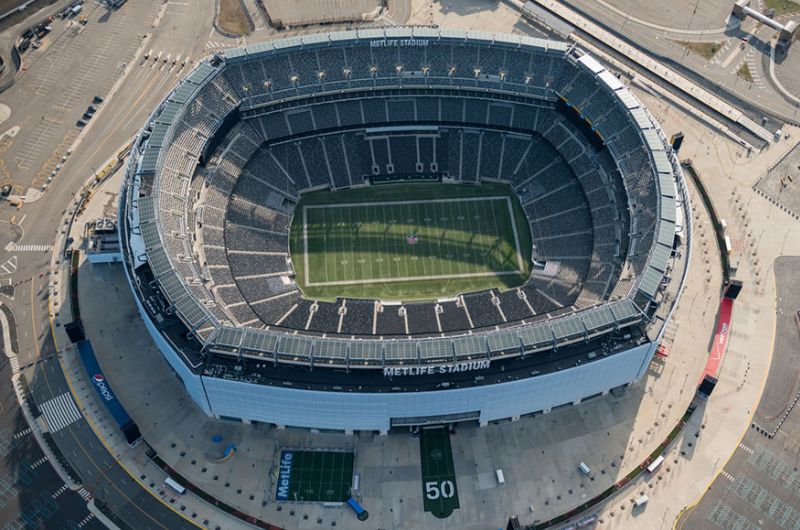 MetLife là sân vận động có sức chứa 82.500 chỗ ngồi MetLife là sân vận động có sức chứa 82.500 chỗ ngồi